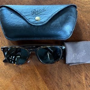 Persol PO3019S (24/31 Havana Crystal Green Lenses)